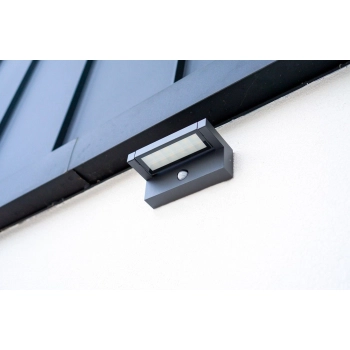 regulowanykinkiet zewnętrzny z czujnikiem ruchu