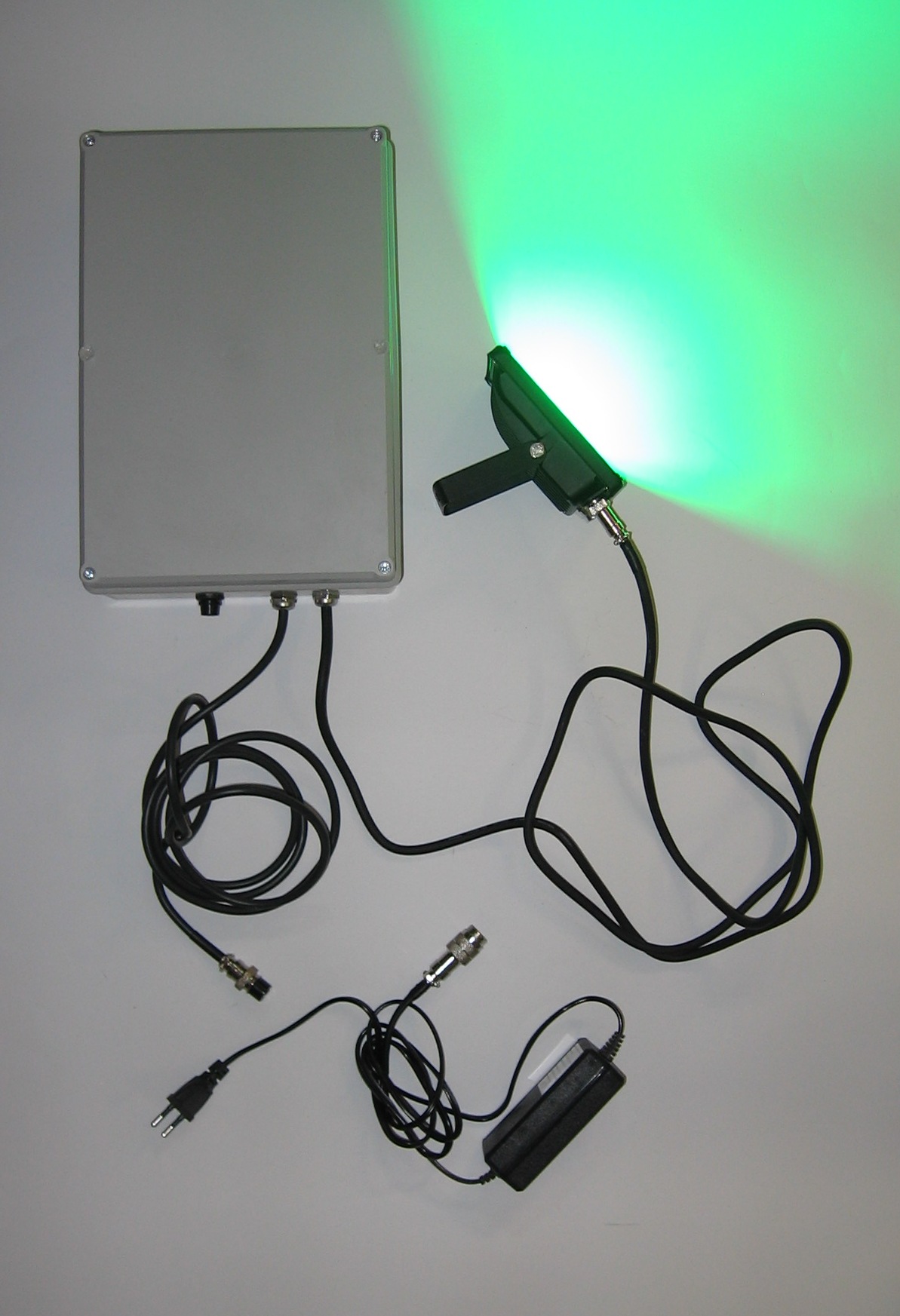 Akumulatorowy zestaw oświetlenia LED